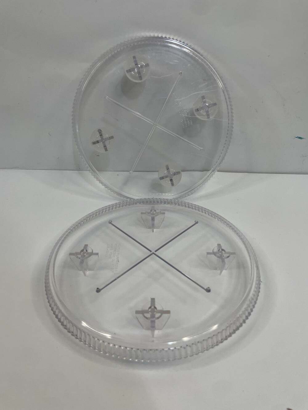 VINTAGE WILTON CRYSTAL CLEAR ROUND CAKE SEPARATOR PLATES LOT OF 2 8" 302-2019